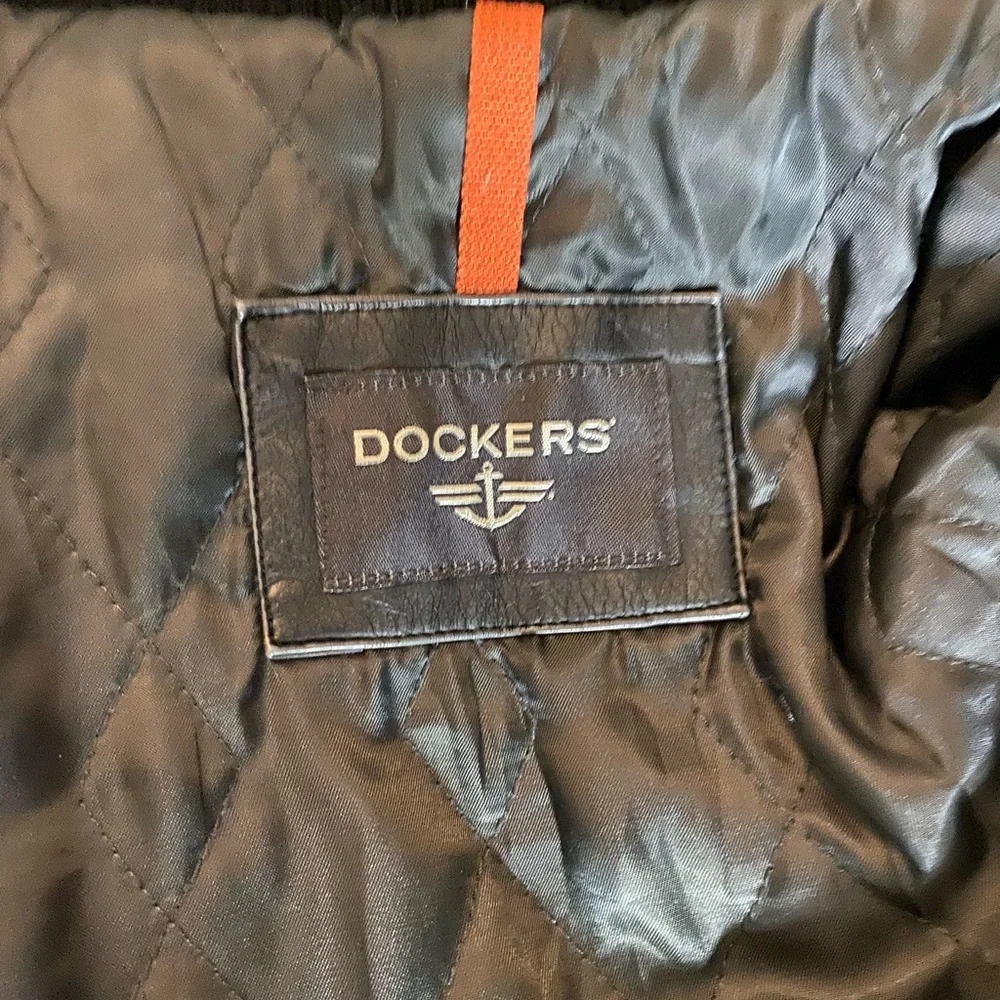 Men’s Dockers Vegan Black Leather L 
Motorcycle Inspired Jacket 
Lots of pockets - Picture 8 of 11